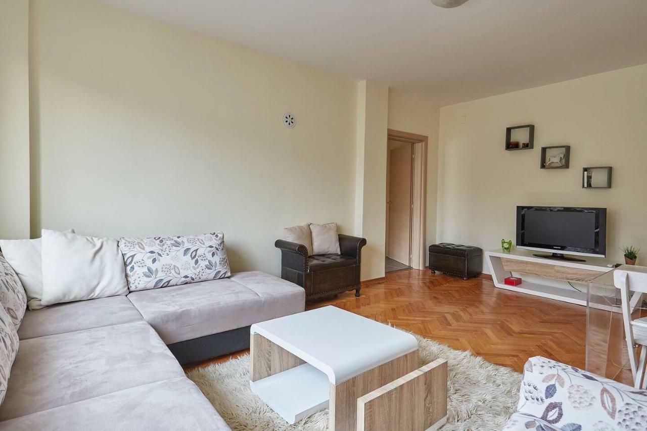 Square Vanilla Apartments Skopje Bagian luar foto